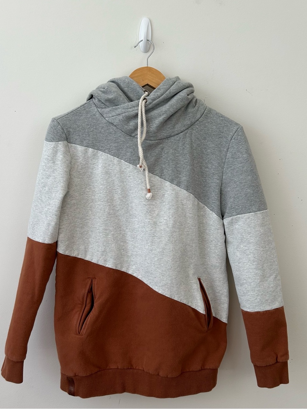 Ampersand Avenue Women’s Sweatshirt Hoodie Color block Gray Red Large